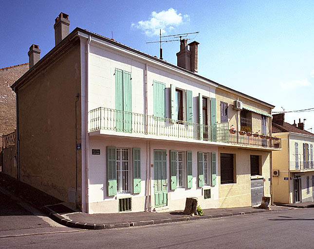 Vue générale de la façade ouest de l'immeuble à logements K 85, sur le boulevard Albin-Bandini.