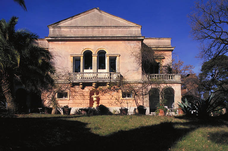 Façade sud-ouest. Vue d'ensemble.