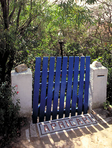 Villa Apricari. Corniche du Pin pignon. Parcelle 399. Entrée.