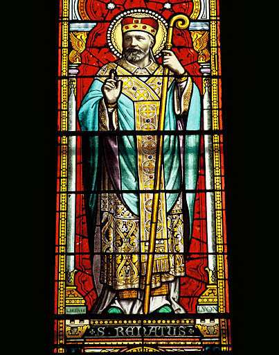 Choeur. Verrière 4. Détail. Homme de la famille de Renée Sabran représenté en Saint René.