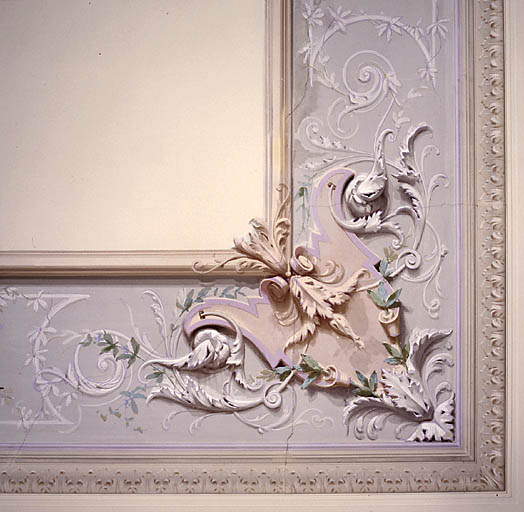 Ancienne villa. Rez-de-chaussée : salon 1. Plafond peint. Détail de la frise.