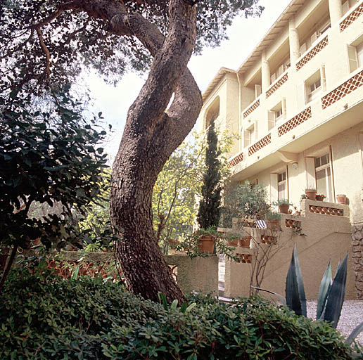 Immeuble des appartements de la direction de l'hôpital. Vue prise de l'est.