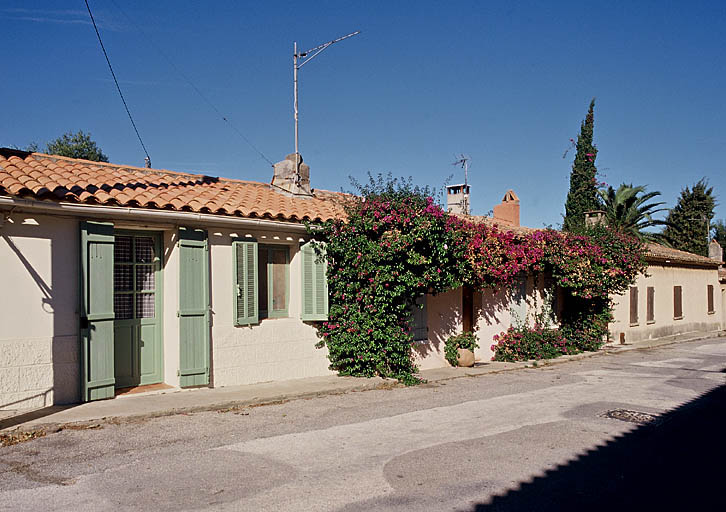 Rue du phare. Maisons. Alignement ouest.