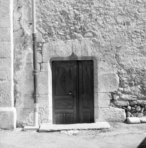 Porte latérale dite porte du Prieur.