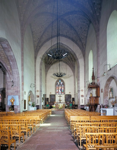 Vue générale de la nef vers le choeur.