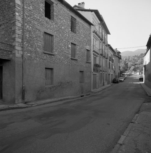 Quartier de Fontloube. Alignement de façade sur la route nationale 202.