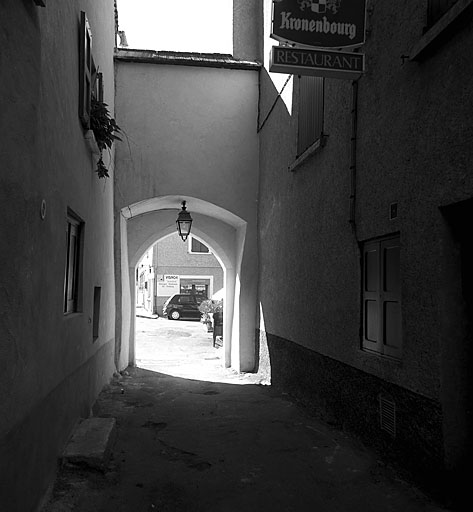 Rue Saint-Jean-Baptiste. Poterne Saint-Jean-Baptiste vue de la ville.