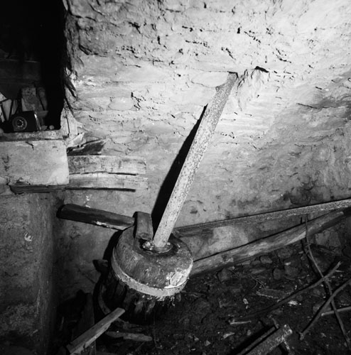 Moulin de Chagne. Noyau de l'ancienne roue en bois.