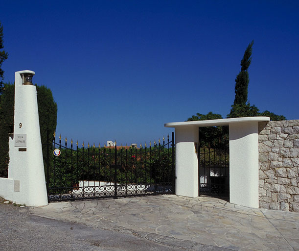 Vue d'ensemble du portail depuis le sud.