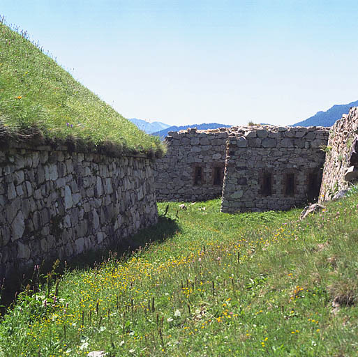 Fossé ouest, détail de la galerie de contrescarpe à feu de revers du sud-ouest.