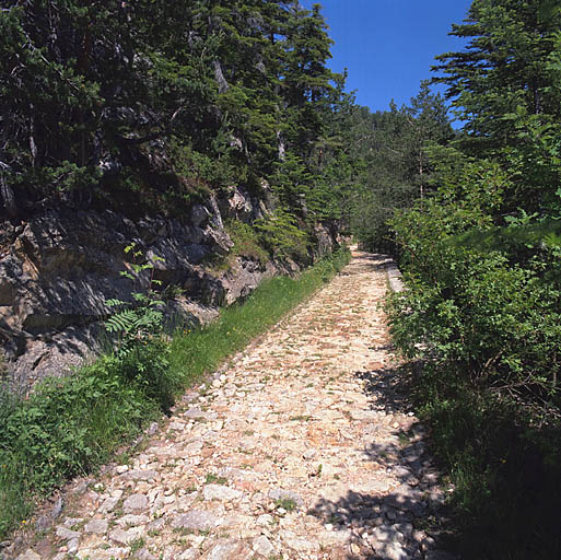 Route stratégique du Monte Agnelino, de Tende à Peyrefique.