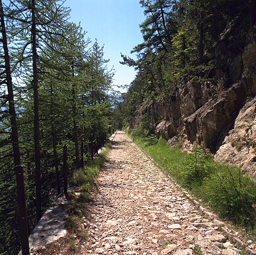 Route stratégique du Monte Agnelino, de Tende à Peyrefique.