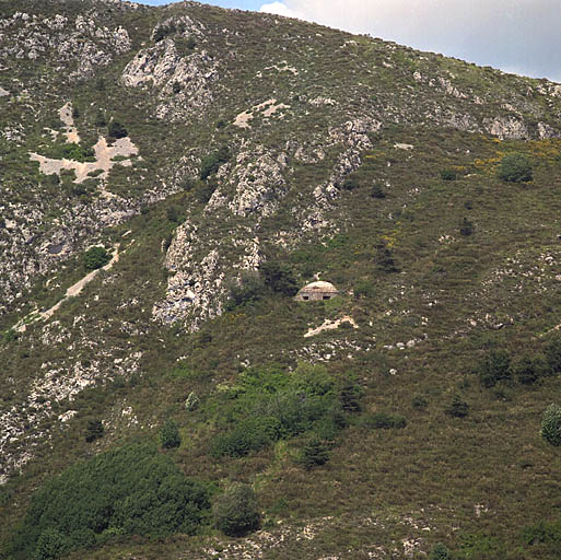 Bloc à deux embrasures de l'ouvrage d'infanterie 94 vu de la batterie Peluna.