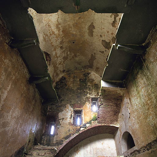 Cage d'escalier principale au sud-est des bâtiments périphériques, vue d'en bas.