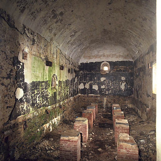 Intérieur du magasin à poudre du fort.