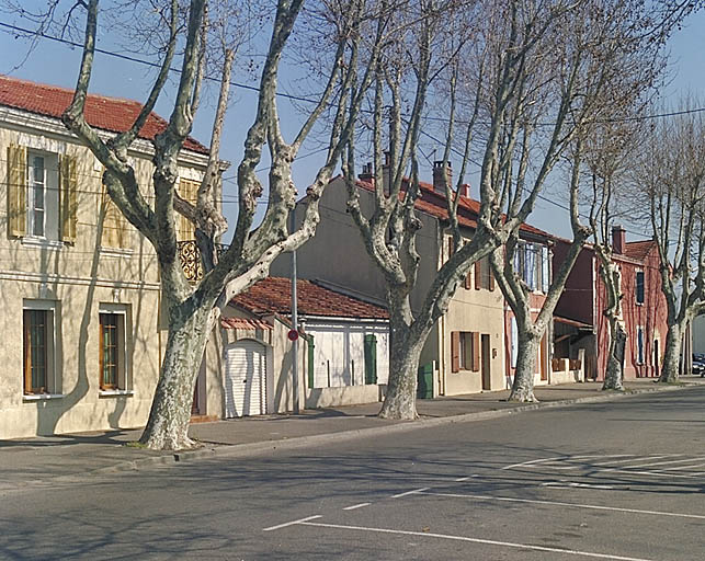 Maisons de ville, le long de l'avenue Louis Gros (rive est). Partie sud-ouest du faubourg.