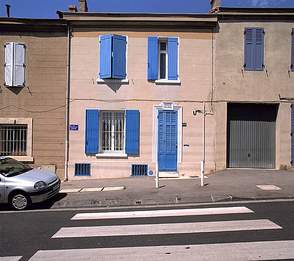 Vue générale de la façade de la Villa France