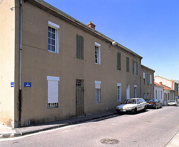 Vue générale des façades sur la rue Mariaud.