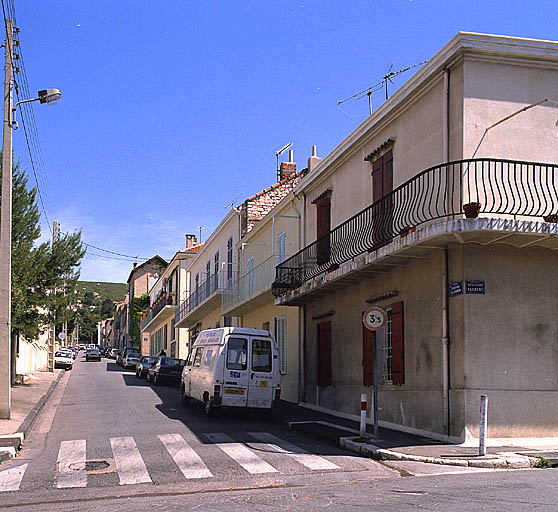 Vue en perspective sud-nord, depuis le carrefour du boulevard Farrenc.