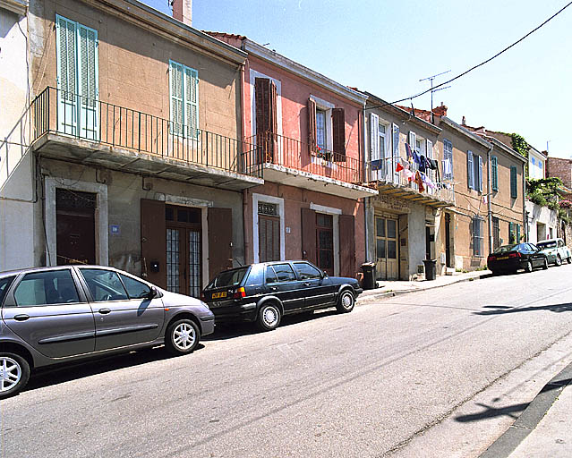 Vue des façades principales sur le boulevard Farrenc, n° 15 à 23, parcelles 102, 103, 436, 105, 106.