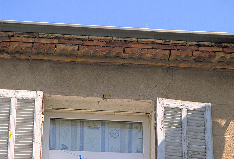 Maison 19 boulevard Farrenc (K438), datée 1907. Détail de la corniche en briques.