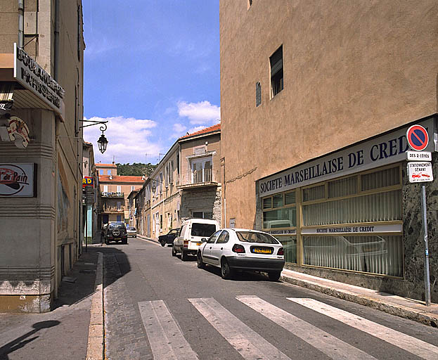 Vue en perspective sud-nord de la rue Emile-Doria, autrefois rue Tamisier.