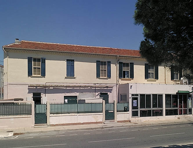 Vue des maisons de ville sur l'avenue Gabriel Péri.