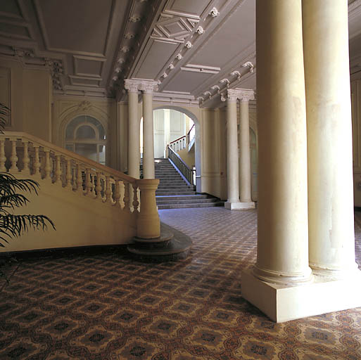 Vestibule. Vue prise de l'entrée.