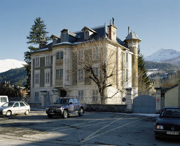 Vue générale de l'élévation sur rue.