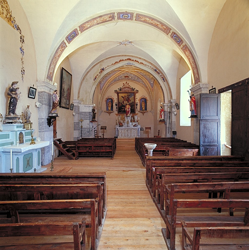 Vue générale de la nef vers le choeur.