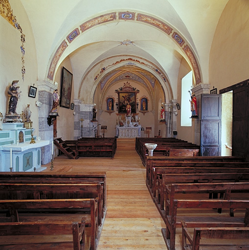 Vue générale de la nef vers le choeur.