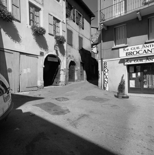 Angle de la place Général Albert et de la rue de la Frairie, entrée du passage Curnier de la Valette.