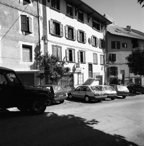 Avenue Docteur-Julien-Guillaume (ancienne rue du Barry). Maison adossée aux fortifications (1940 E1 243).