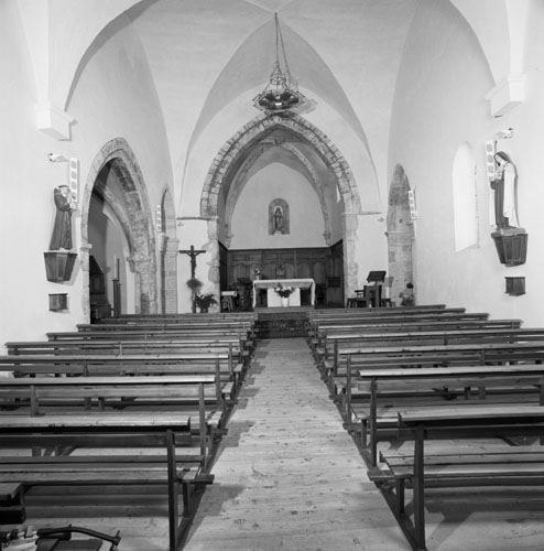 Vue générale de la nef vers le choeur.