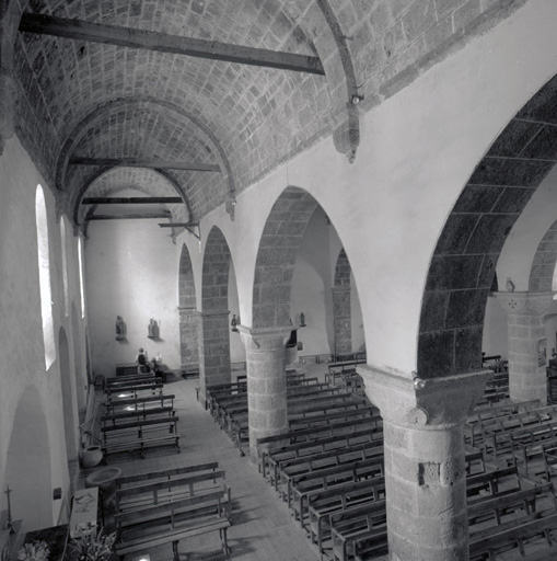 Le collatéral droit et la nef. Vue prise en direction de l'ouest, depuis l'escalier du clocher.