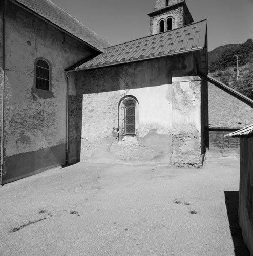 Vue extérieure de la chapelle latérale.