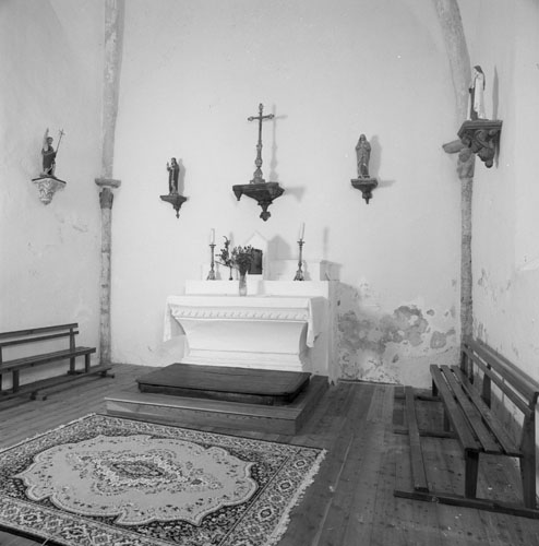 Vue intérieure de la chapelle latérale.