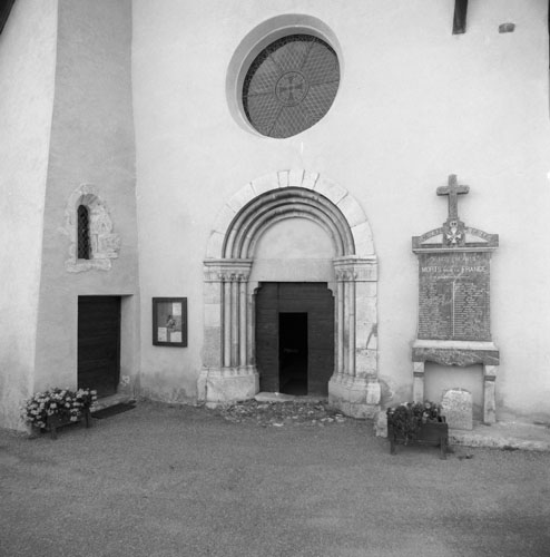 Façade ouest. Le portail d'entrée.