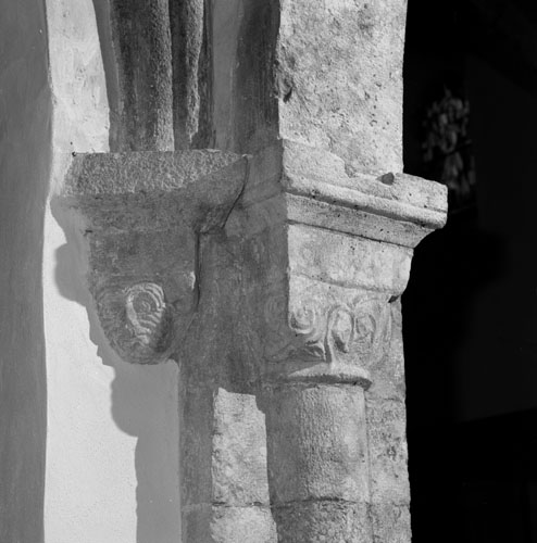 Chapelle nord. Détail d'un culot et d'un chapiteau.