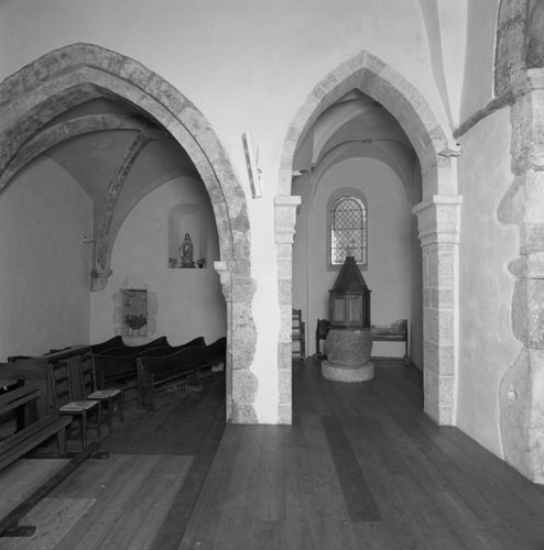 Chapelle des fonts baptismaux (au nord).