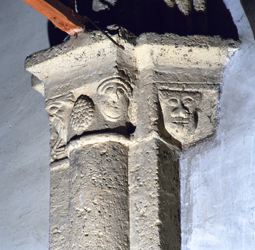 Choeur. Retombée gauche de l'arc-triomphal, vue depuis la nef : têtes.