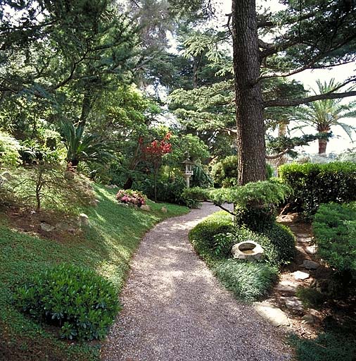 Jardin japonais: l'allée inférieure depuis le nord