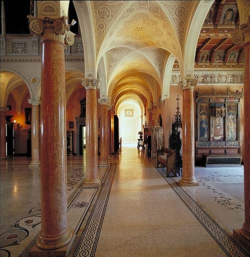 Vue intérieure: la galerie située entre le vestibule et le patio, depuis l'est.