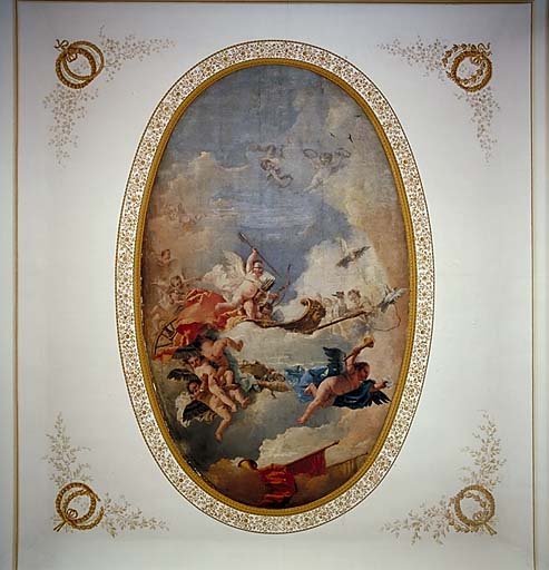 Vue intérieure: le plafond peint dans la partie sud du du salon Louis XVI, au rez-de-chaussée.