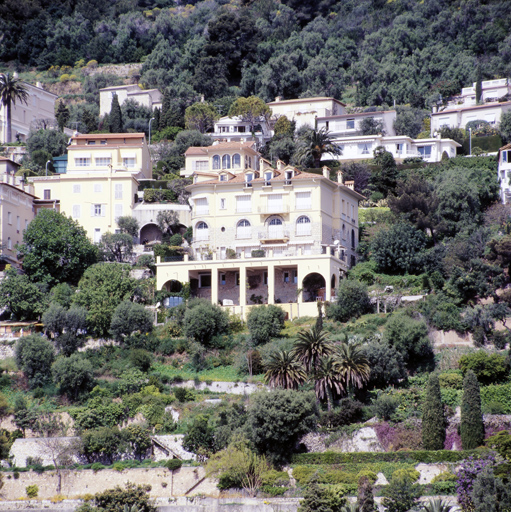 Vue d'ensemble de la façade sud.