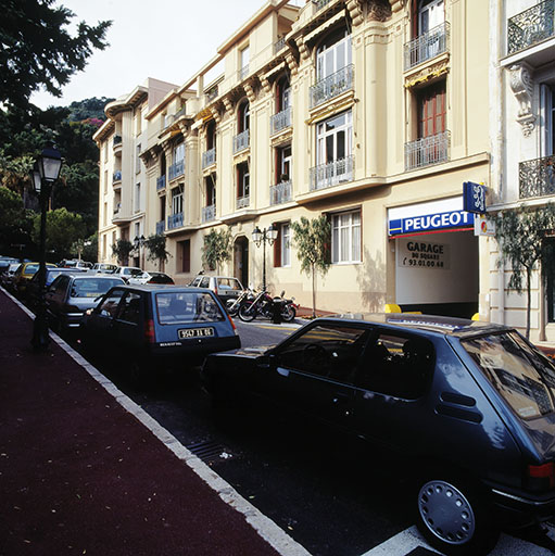 Vue perspective de la façade sud, depuis le sud-est.