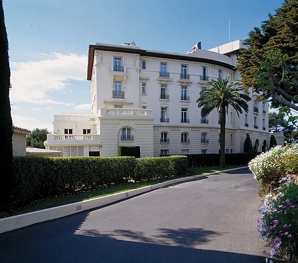 Vue d'ensemble de la façade nord de l'aile est de l'hôtel, depuis le nord-est.