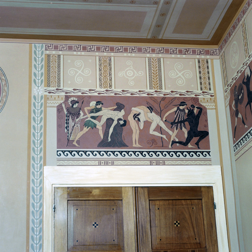 Panneau de frise situé au dessus de la porte au sud de la cheminée, dans l'ancienne bibliothèque (après restauration).