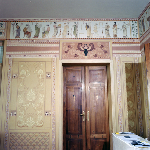Décor peint situé sur la moitié nord du mur ouest dans l'ancienne salle à manger (aprés restauration).