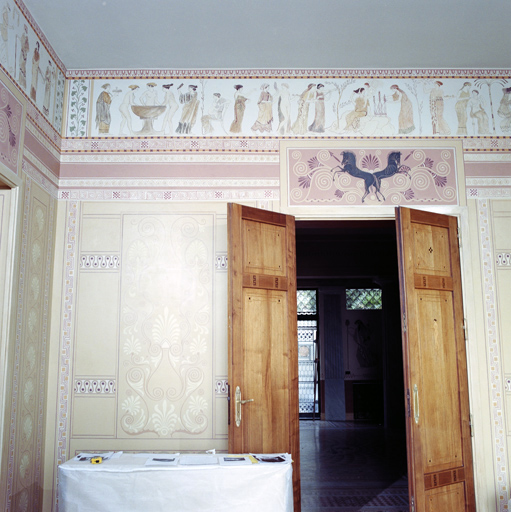 Décor peint situé sur la moitié ouest du mur nord dans l'ancienne salle à manger (après restauration).